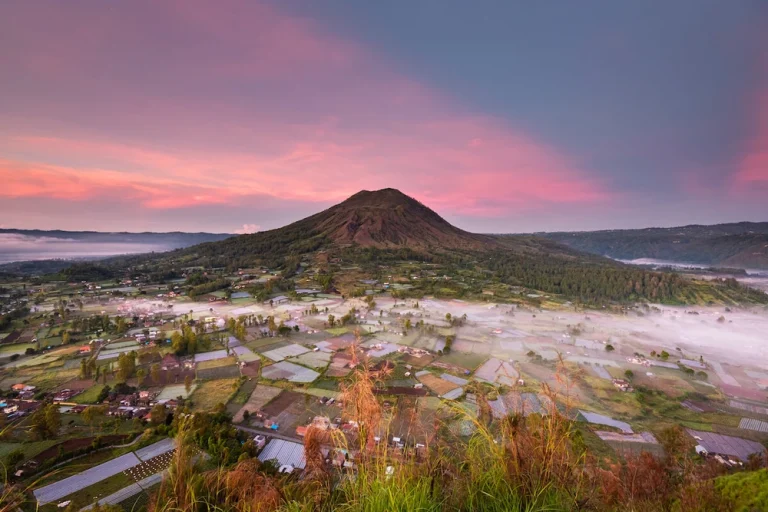 Tempat Wisata Alam Terindah di Indonesia 2025