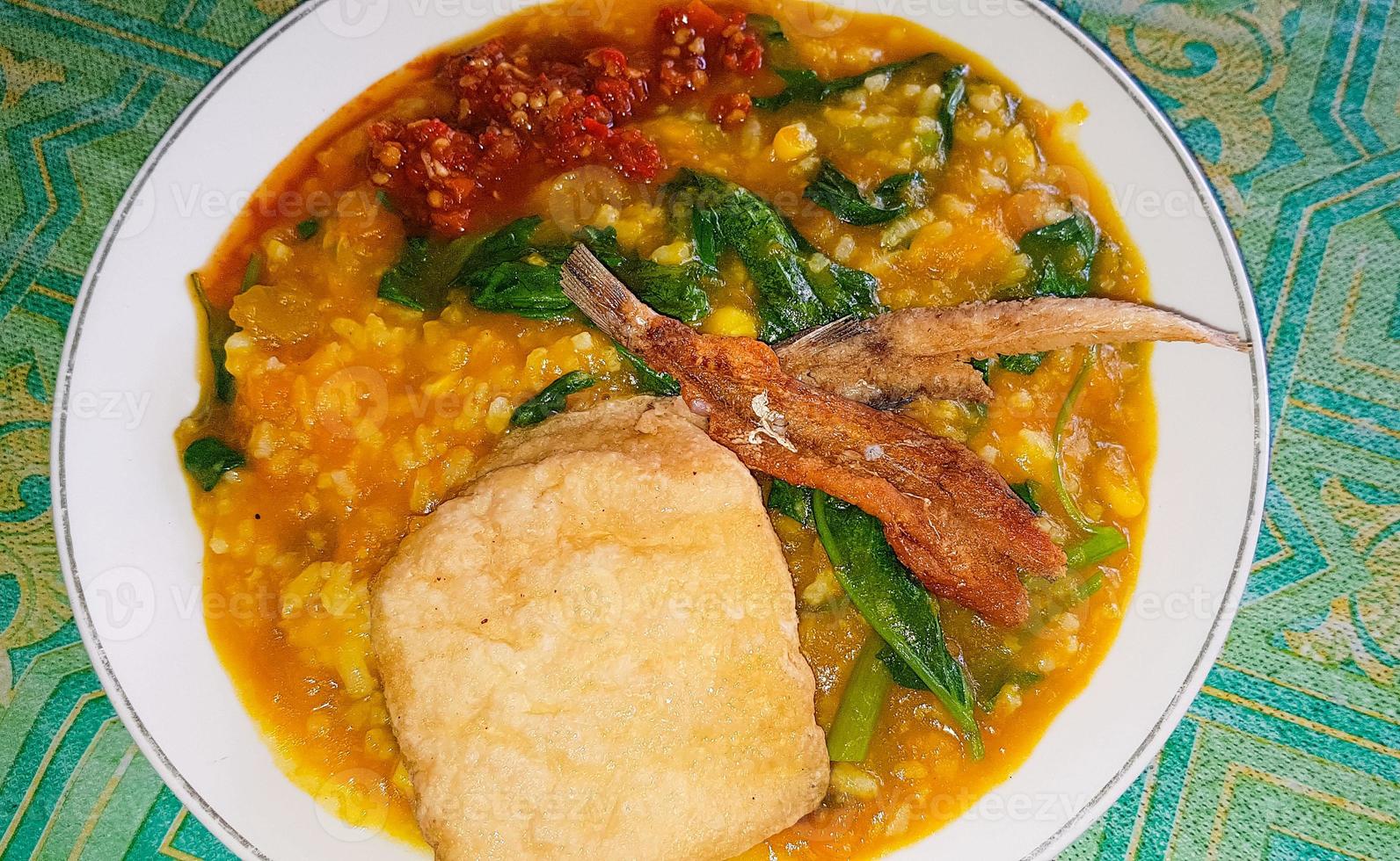 Cara Membuat Bubur Manado Tinutuan, Resep Khas Sulut