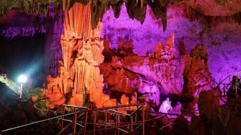 Wisata Gua Di Indonesia Yang Menakjubkan